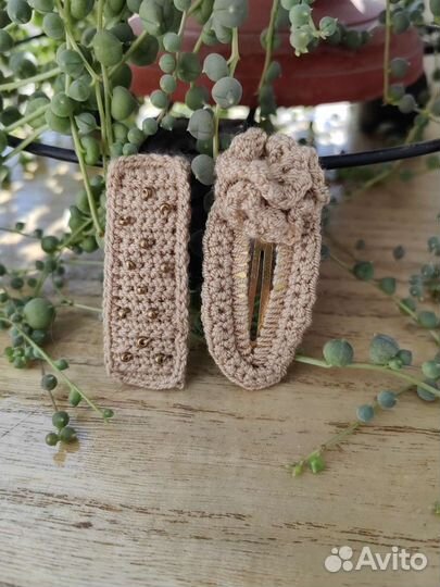 Заколка вязаная с бисером для волос ручная работа