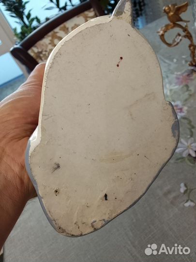 Статуэтка девушка с зонтиком