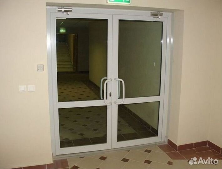 Дверь пластиковая / входная группа