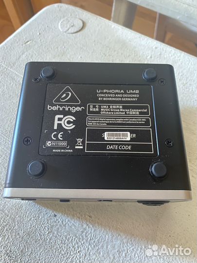 Звуковая карта behringer U-phoria UM2