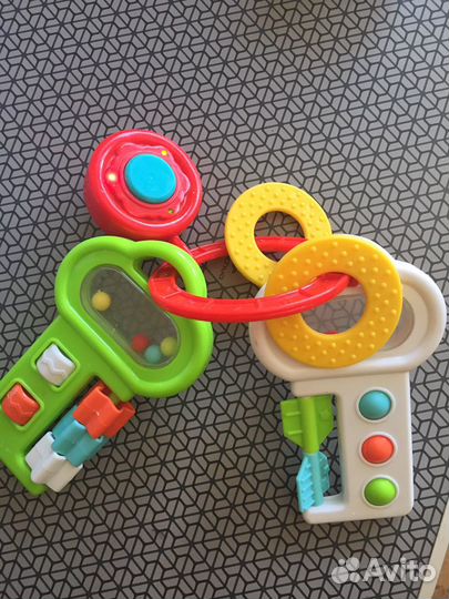 Коврик, погремушки,кубики,конструктор,пирамида