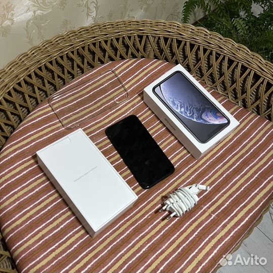 iPhone Xr, 64 ГБ