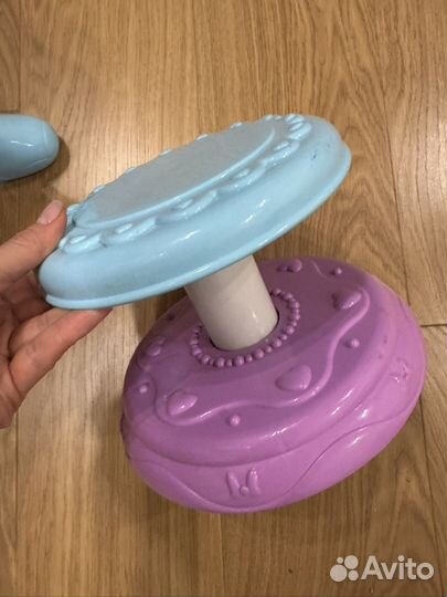 Синтезатор и туалетный столик для девочки