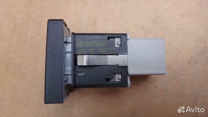 Кнопка обогрева сидения VW Polo V