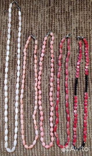 Браслеты и бусы из камней и прессовки новые