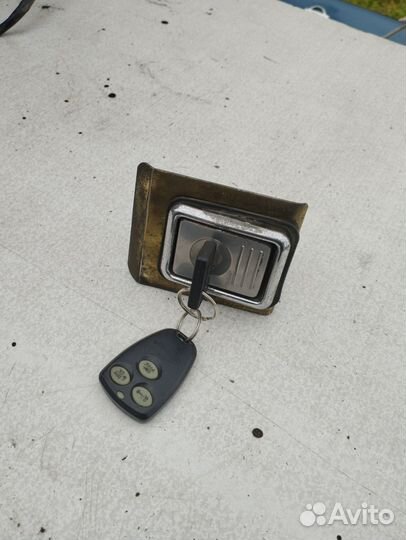 Кнопка открывания замка багажника с ключом vоlvo