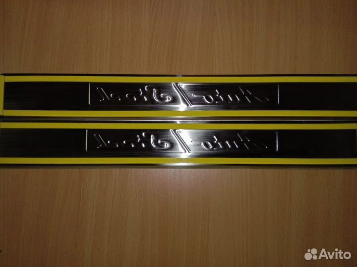 Накладки на пороги универсальные (нержавейка)