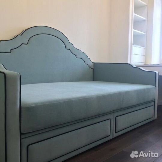 Детская кровать с бортиком