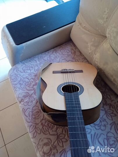 Шестиструнная гитара Bruhner