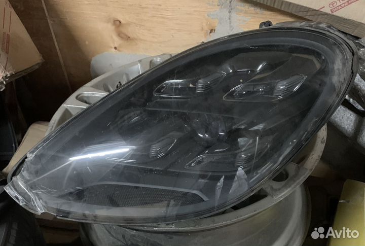 Фара левая Porsche Panamera 2. дефект стекла
