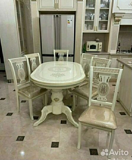 Кухонный стол и стулья