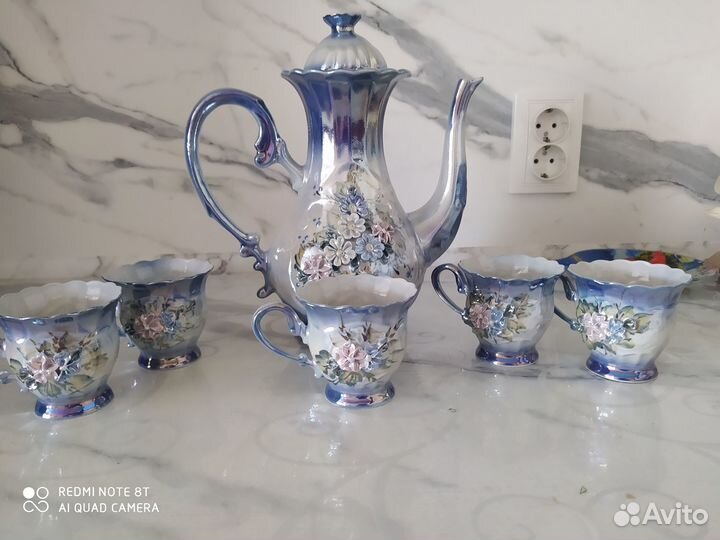 Чайник и пять чашек (в использовании не были)