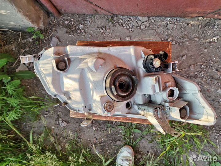 Фары Toyota corolla