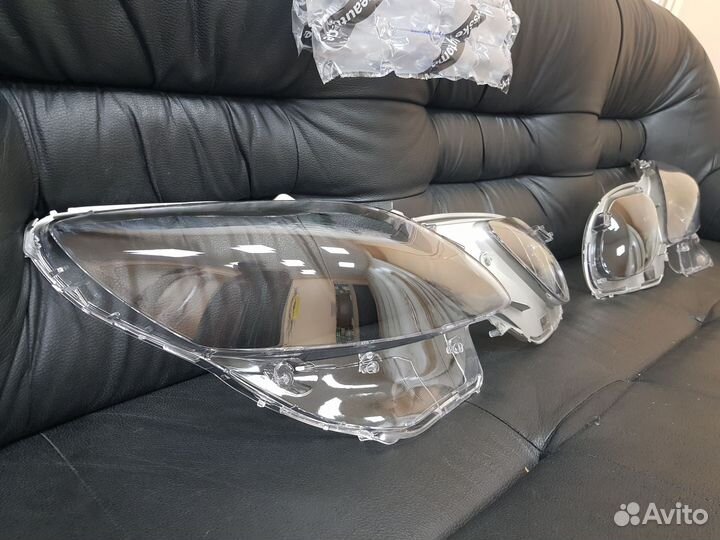 Левое и правое стекло фары Lexus GS 300 2005-2012