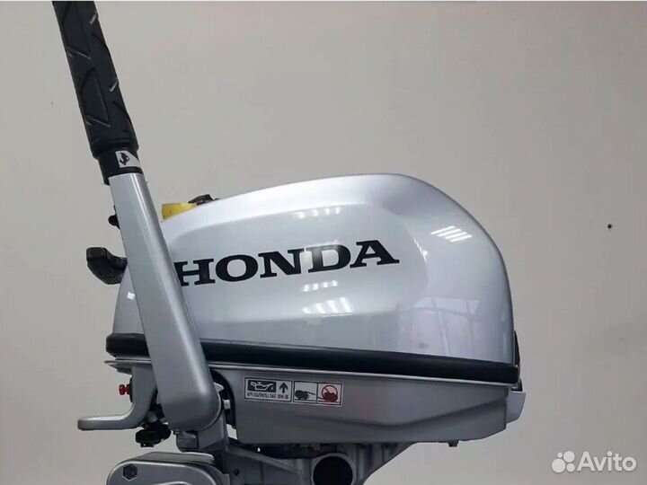 Лодочный мотор honda BF 5 DH SHU Витрина