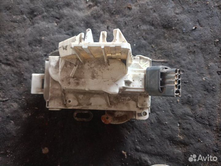 Замок двери передний Ford Focus 1 wagon 2.0L