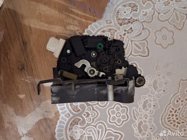 Передний левый замок на range rover 2012.г