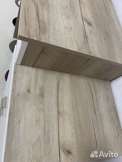 Туалетный столик с зеркалом