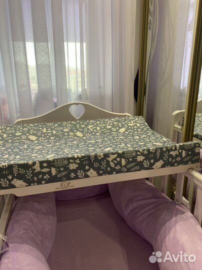 Пеленальная доска на кроватку