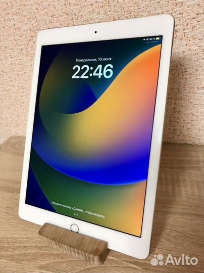 iPad Pro 9.7, (Wi-Fi + Cellular),Model A1674,256GB