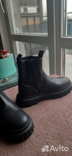 Ботинки демисезонные для девочки 35 новые