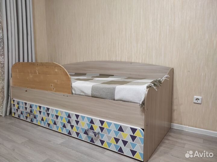 Двухярусная кровать