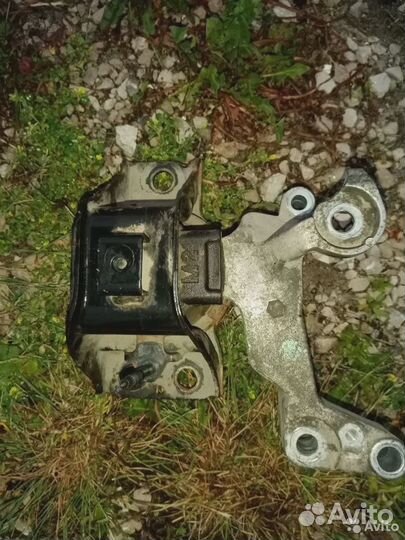 Подушка опора крепления двигателя Nissan Qashqai