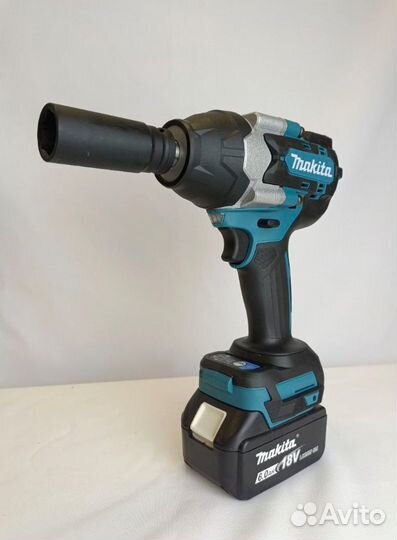 Аккумуляторный Гайковерт Makita 700Нм