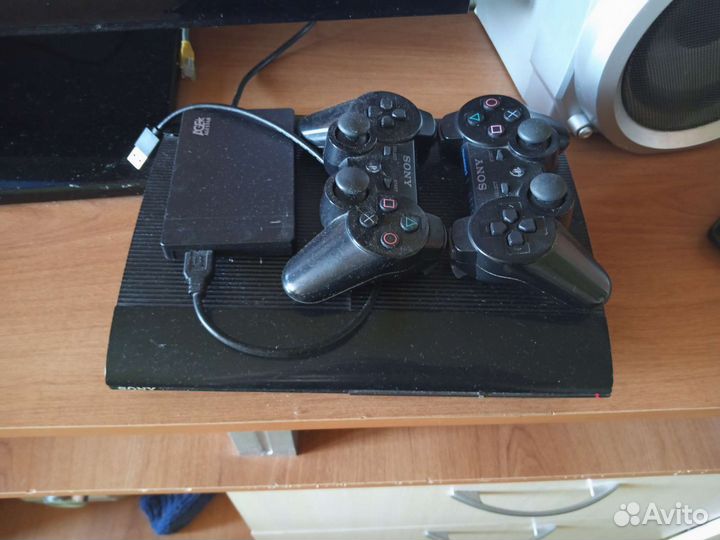 Продам PS3 прошитая, 2 джойстика