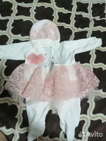 Комплект на выписку для девочки новый