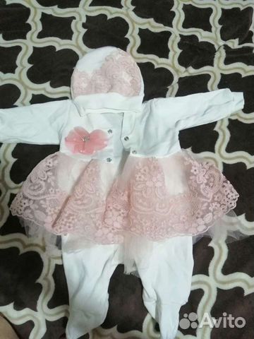 Комплект на выписку для девочки новый