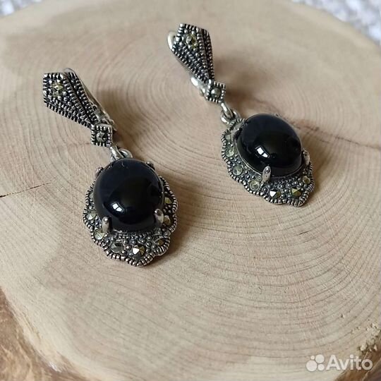 Серьги, кольцо серебряные с ониксами и марказитами