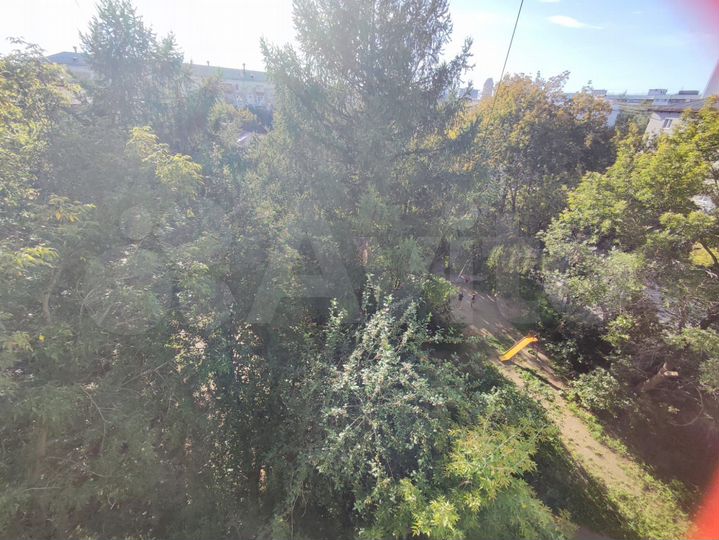 Комната 18 м² в 5-к., 5/5 эт.