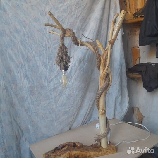 Светильник настольный