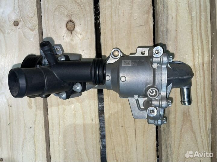 Водяной насос Mercedes A35 AMG w177