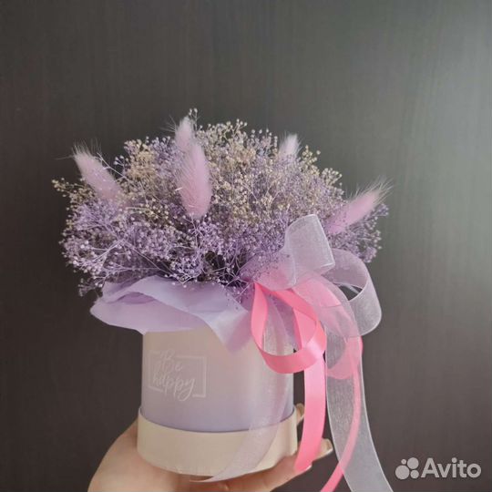 Композиция из сухоцветов в шляпной коробке