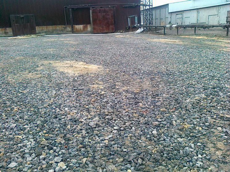 Щпс отсыпка дороги. Дорожки из щебня. Площадка щебень. Гравийная отсыпка речной гравий. Площадка из гравия.