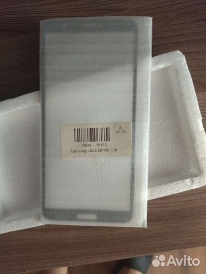 Защитное стекло на самсунг J3