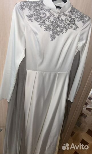 Платье на никах