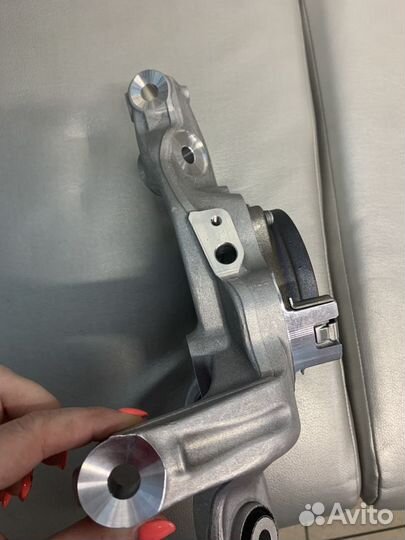 Кулак поворотный в сборе со ступицей Mercedes