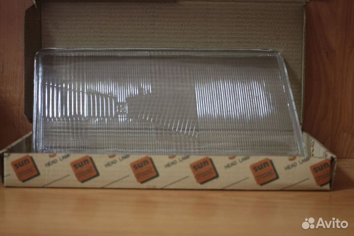 Стекло левой фары без рамки Mercedes W201