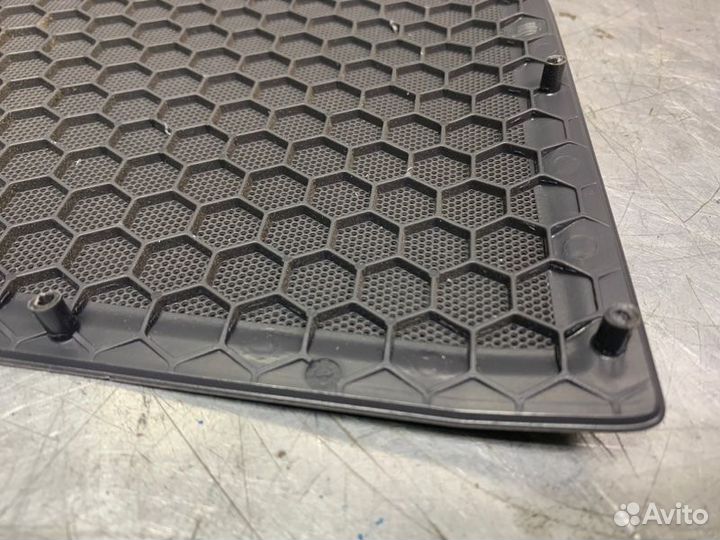 Решетка динамика Volkswagen Touareg 2002-2010