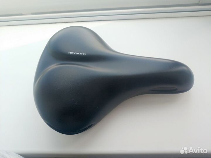 Велосипедное седло широкое гелевое Selle Royal