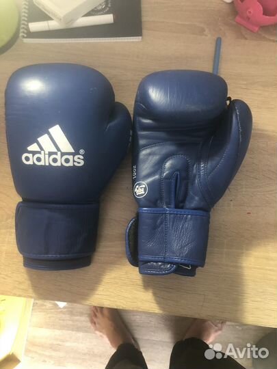 Боксерские перчатки adidas