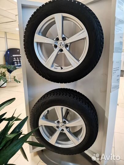 Комплект колес нешип 235/60 R18 30795975 Volvo