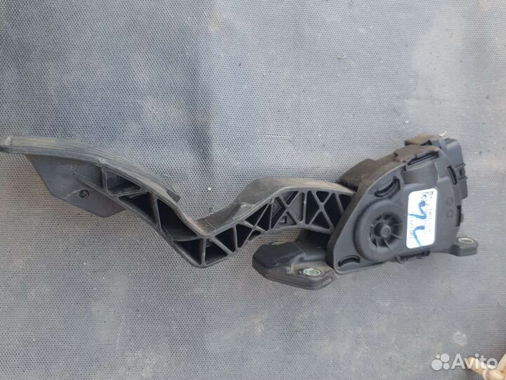 Педаль газа Suzuki SX4 2012г м16а