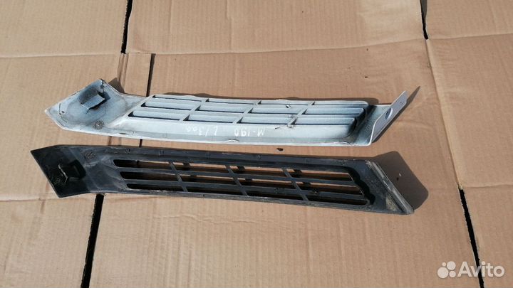 Решетка з/крыла вентиляционная R,L Мерс 190