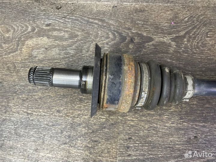 Привод левый Bmw F30 седан N47D20C 07.2012