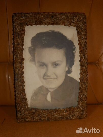 Старинное фото девушки на дереве.1930-40х.г