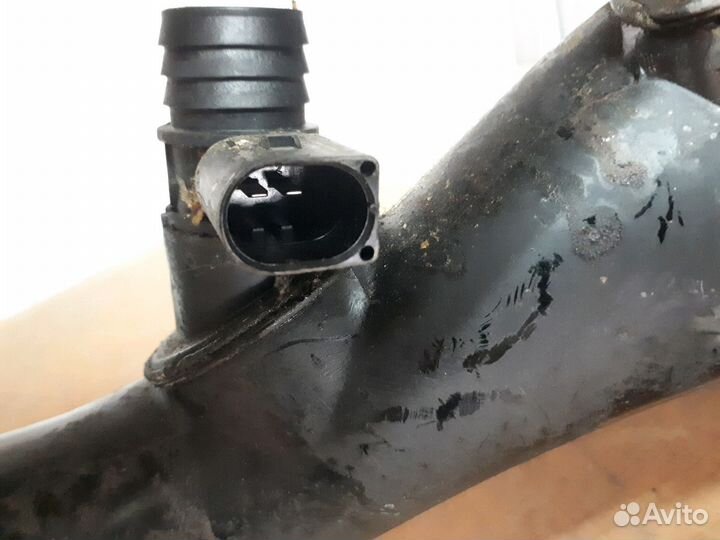 Патрубок Мерседес w212,204